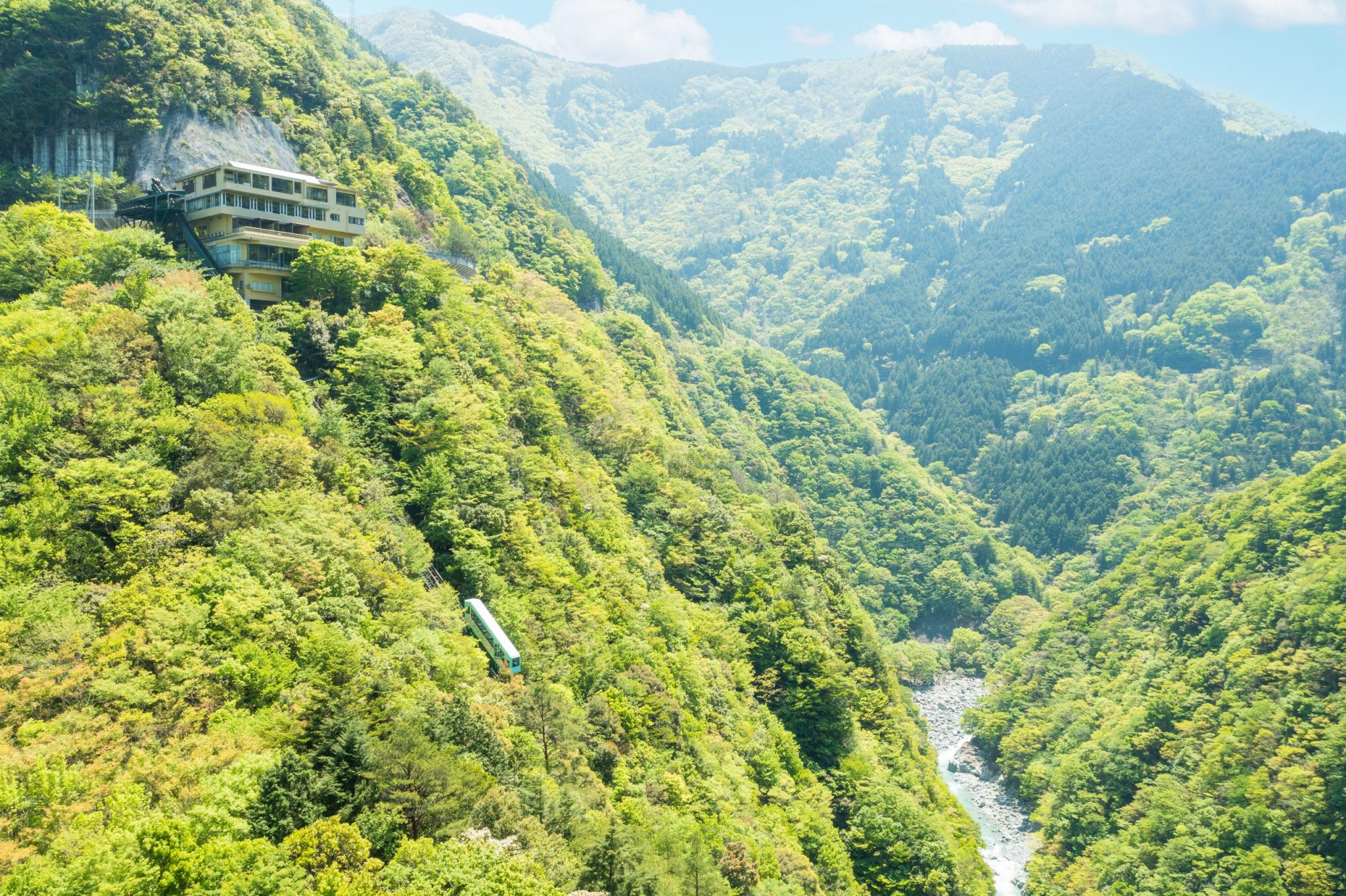 和の宿 ホテル祖谷温泉（渓谷の湯・せせらぎの湯・やまぎりの湯）：新緑✕全景230426