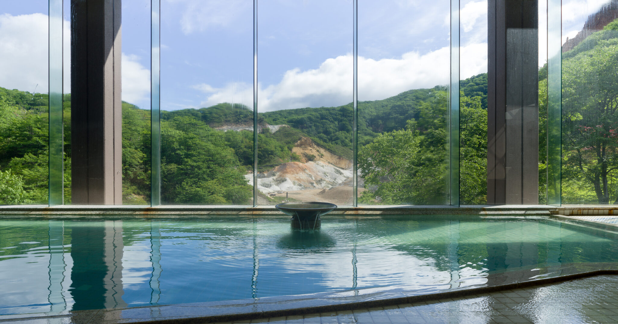 登別温泉 第一滝本館:男性展望風呂-食塩泉